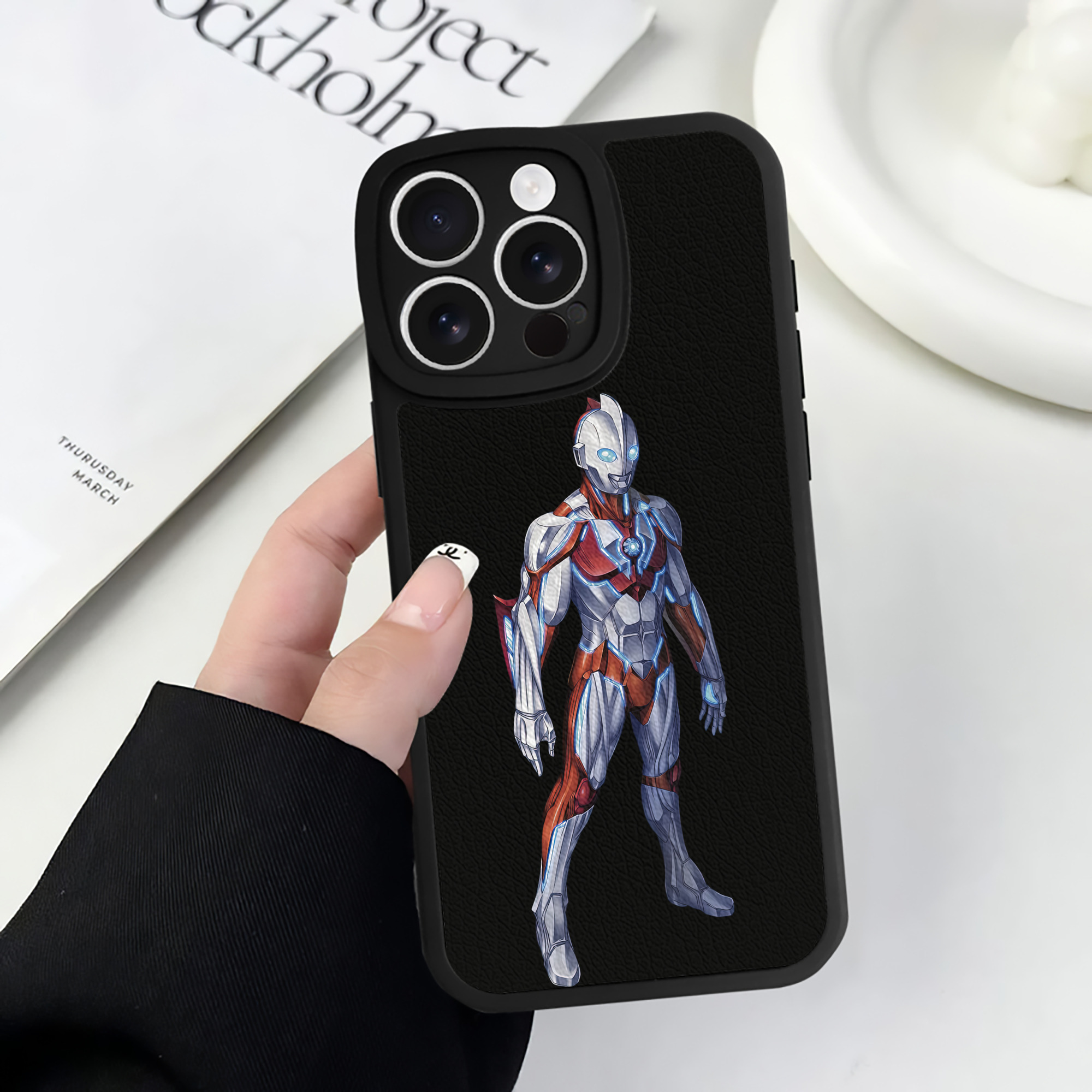 （画像用） ウルトラマン Ultraman 【iPhone 16シリーズ対応】シリコンスマホケース（レザー調） 材質：シリコン